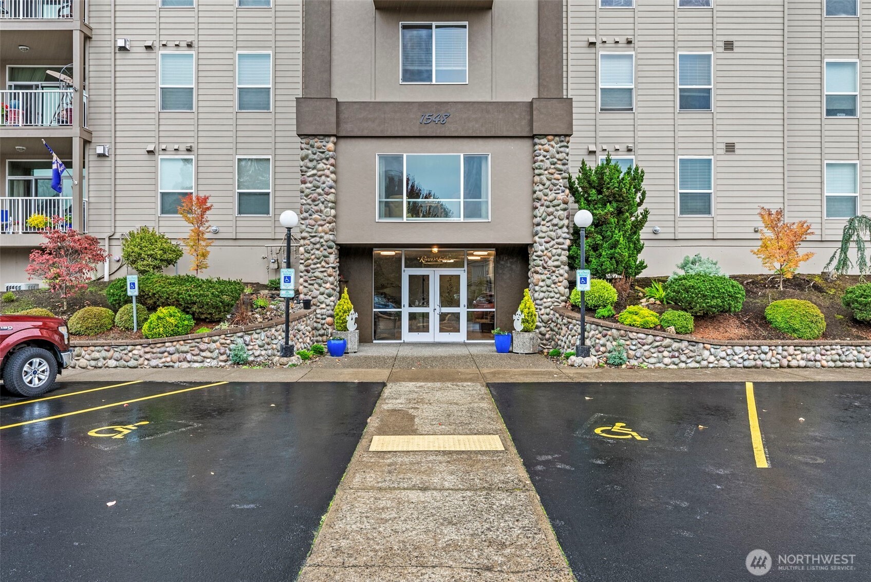 1548 RIver Road 102