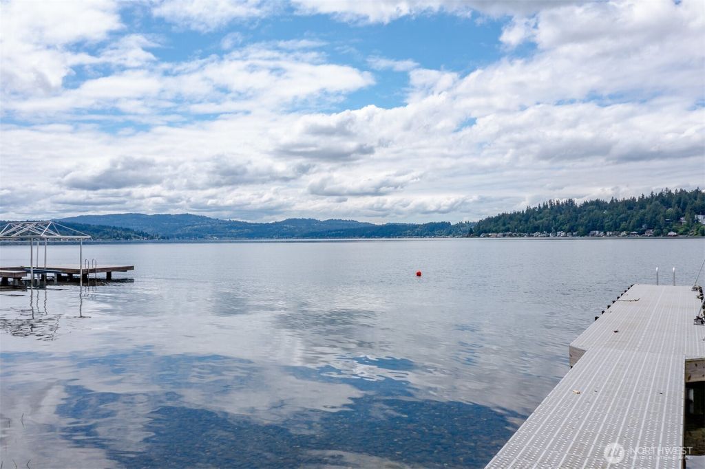 Photo of 2642 E Lake Samm Parkway NE, Sammamish, WA 98074 (MLS # 2492089)