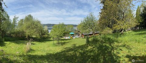 Photo of 2642 E Lake Sammamish Parkway NE, Sammamish, WA 98074 (MLS # 2492089)