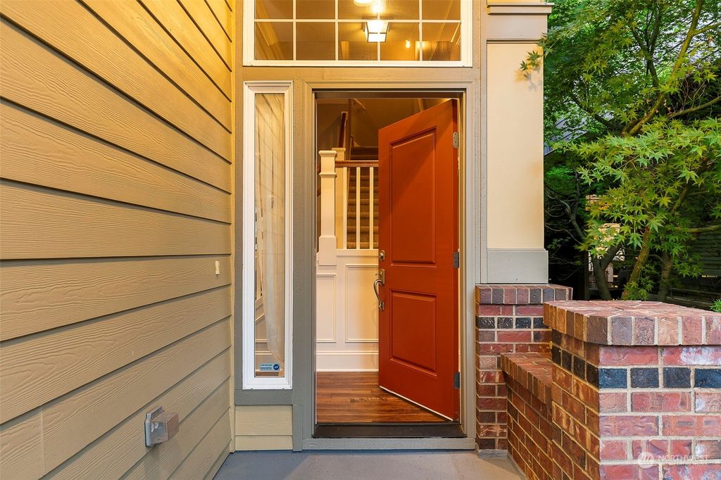 Photo of 1767 28th Avenue NE, Issaquah, WA 98029 (MLS # 2164828)