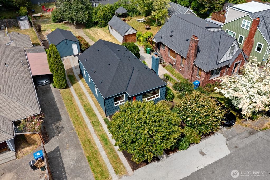 Photo of 1022 NE 94th Street, Seattle, WA 98115 (MLS # 2388867)