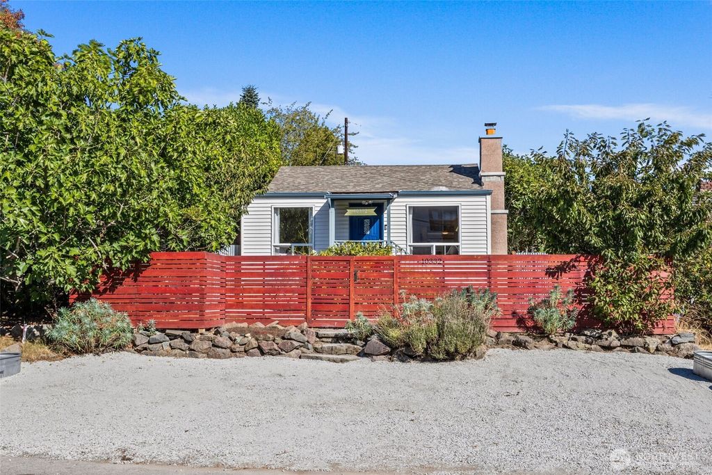 Photo of 10332 Midvale Avenue N, Seattle, WA 98133 (MLS # 2434060)