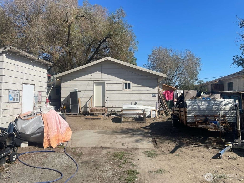 Photo of 624 Edmonds Street, Omak, WA 98841 (MLS # 2585964)