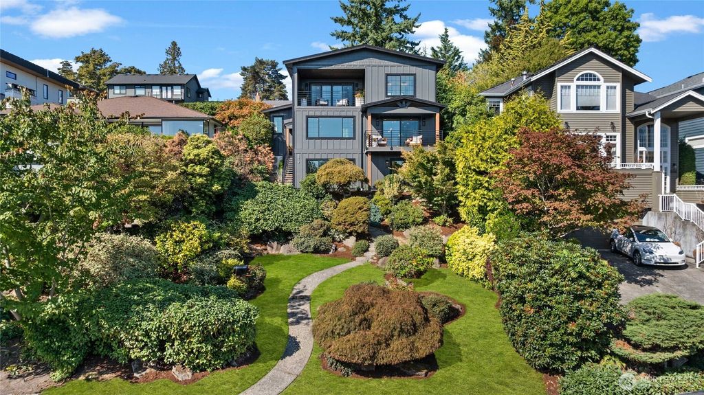 Photo of 6917 57th Avenue NE, Seattle, WA 98115 (MLS # 2437637)