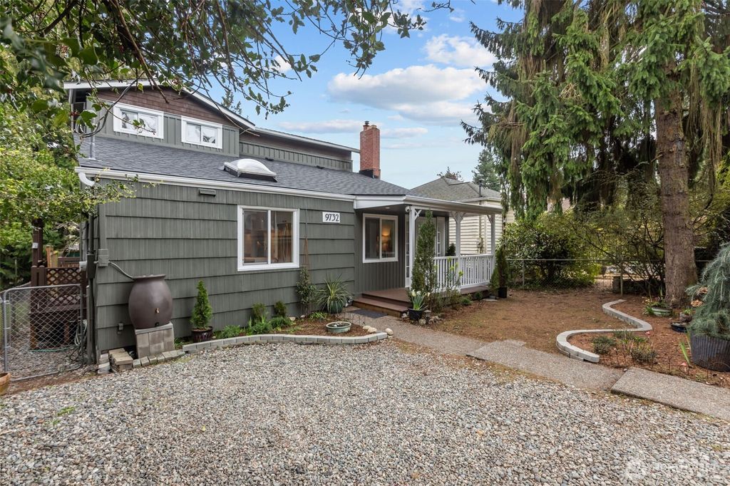 Photo of 9732 15th Avenue NE, Seattle, WA 98115 (MLS # 2491309)