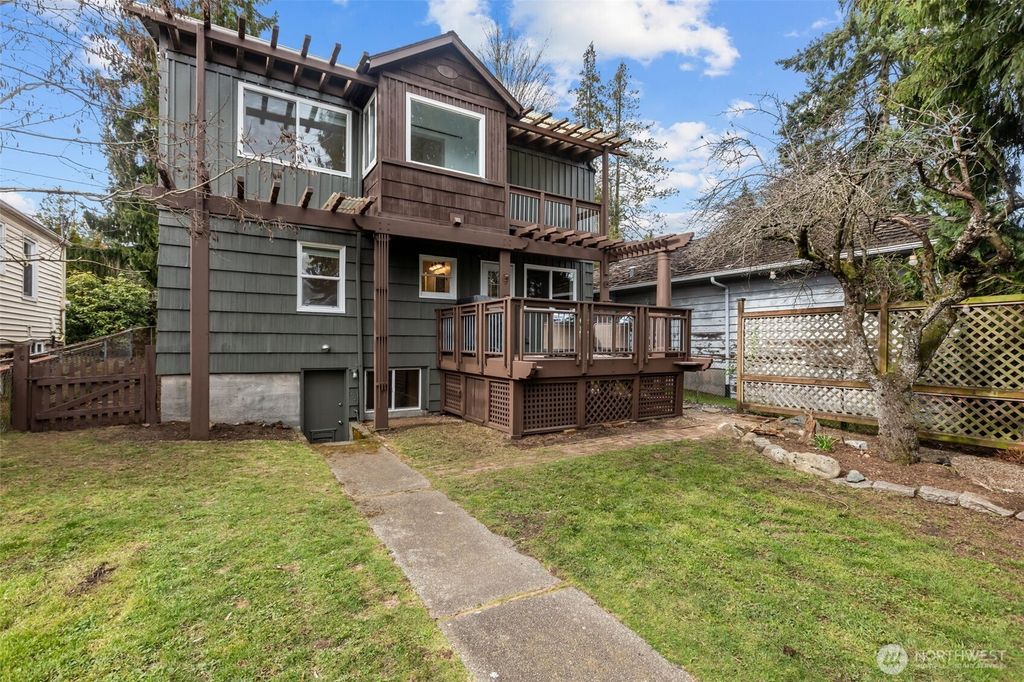 Photo of 9732 15th Avenue NE, Seattle, WA 98115 (MLS # 2491309)