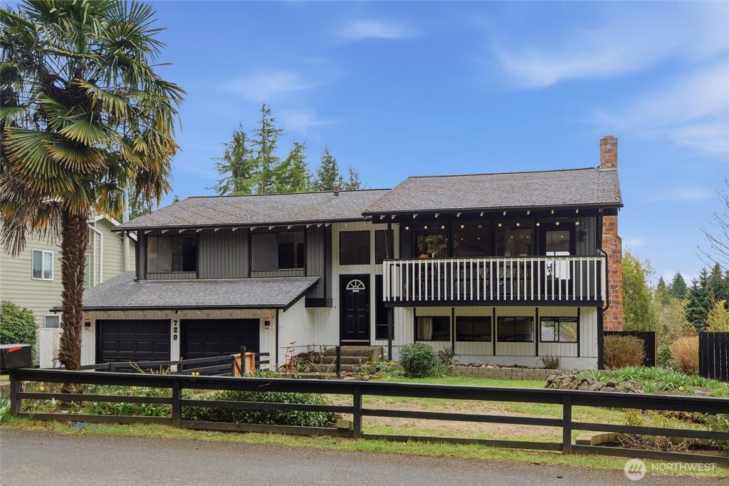 Photo of 729 NE Pinecrest Drive, Bremerton, WA 98311 (MLS # 2494806)