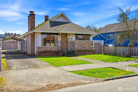 Photo of 334 Wells Avenue N, Renton, WA 98056 (MLS # 2499498)