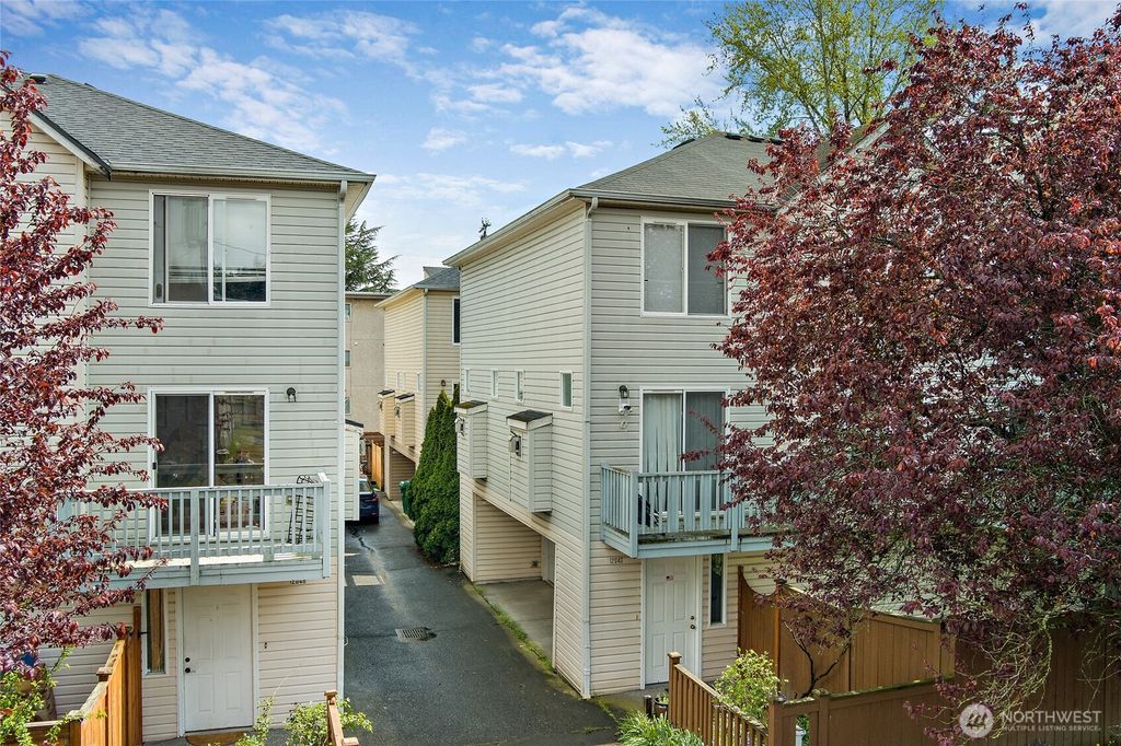 Photo of 12042 31st Avenue NE, Seattle, WA 98125 (MLS # 2506910)