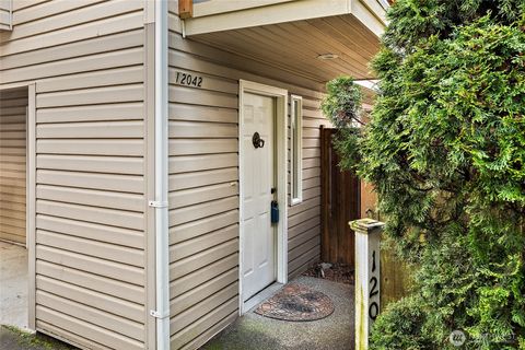 Photo of 12042 31st Avenue NE, Seattle, WA 98125 (MLS # 2506910)