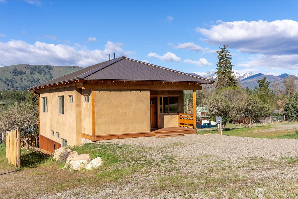 Photo of 906 Lince Avenue, Winthrop, WA 98862 (MLS # 2513434)