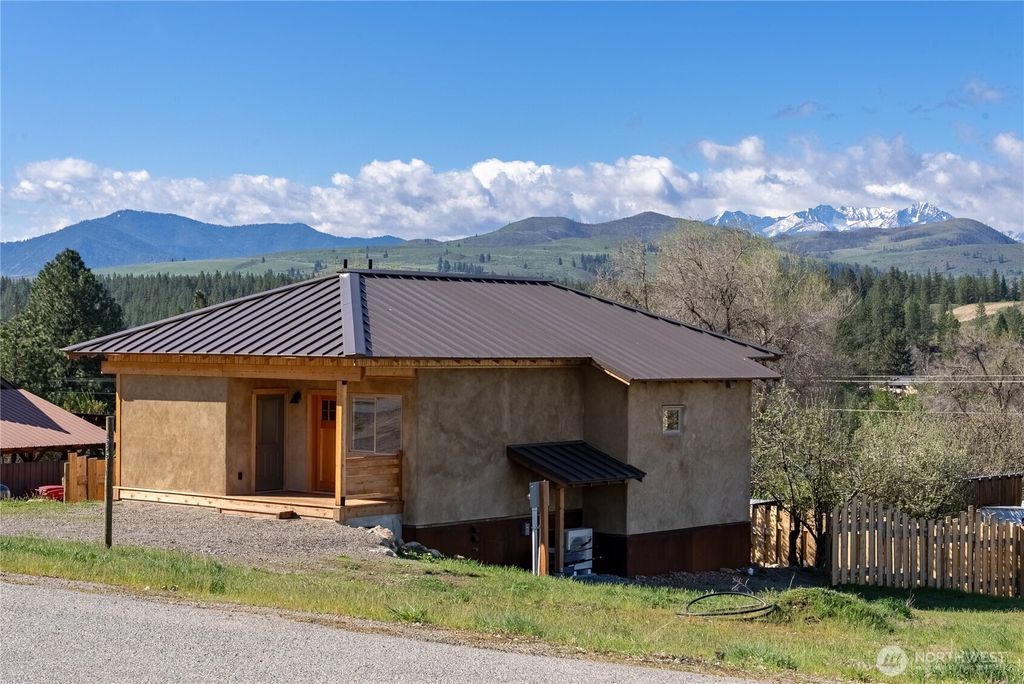 Photo of 906 Lince Avenue, Winthrop, WA 98862 (MLS # 2513434)