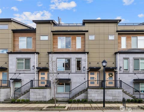 Photo of 964 7th Avenue NE #2.4, Issaquah, WA 98029 (MLS # 2571663)