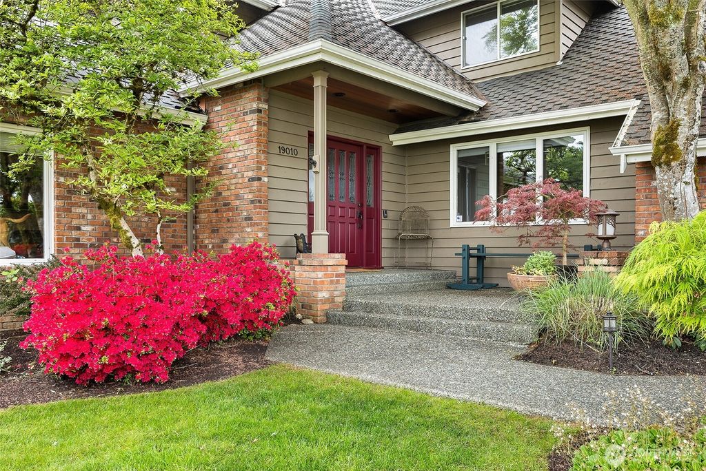 Photo of 19012 62nd Avenue NE, Kenmore, WA 98028 (MLS # 2386714)