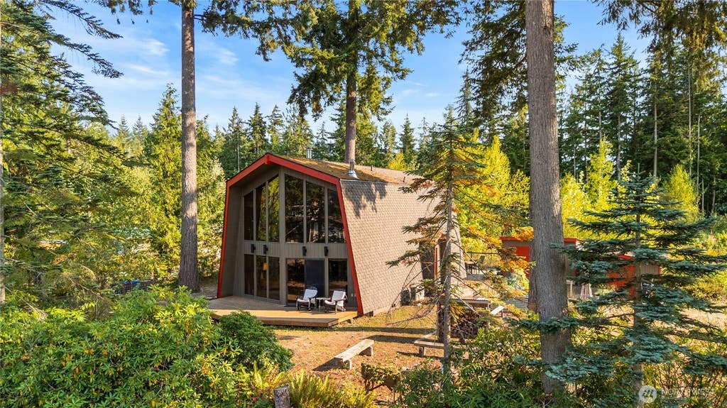 Photo of 6419 Little Big Horn Road, Maple Falls, WA 98266 (MLS # 2574678)