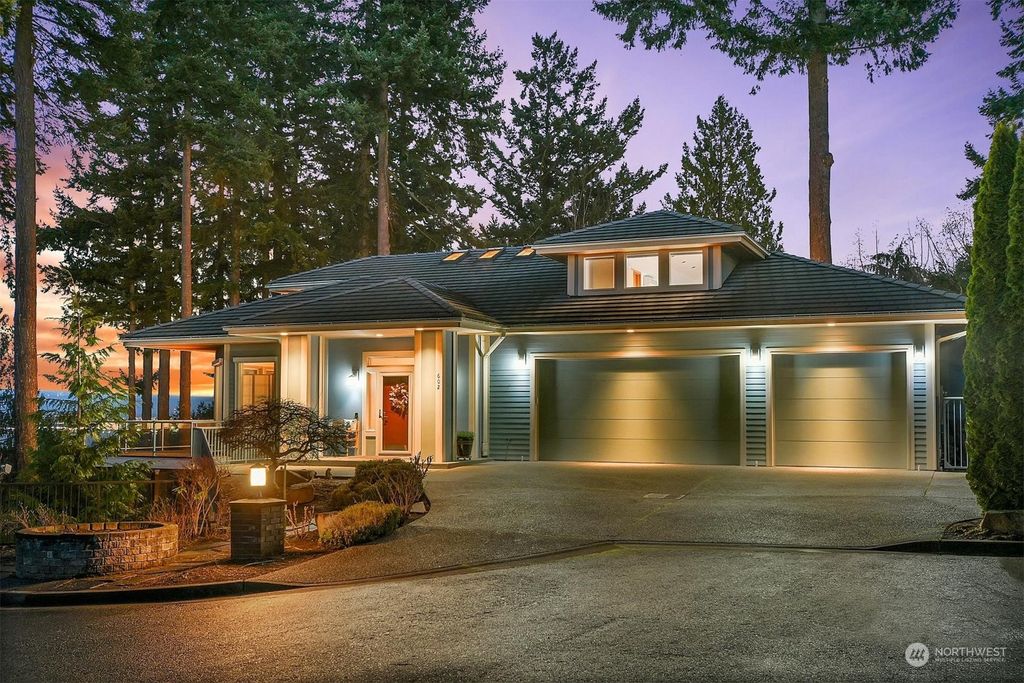 Photo of 602 Loveland Avenue, Mukilteo, WA 98275 (MLS # 2321257)