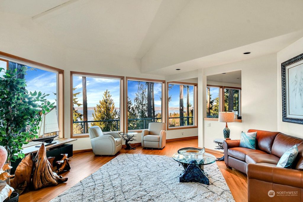 Photo of 602 Loveland Avenue, Mukilteo, WA 98275 (MLS # 2321257)