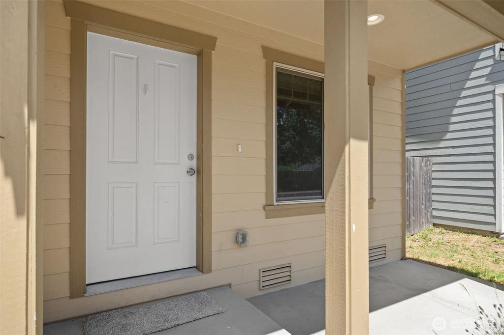 Photo of 220 NE Tronson Circle, Bremerton, WA 98311 (MLS # 2537025)