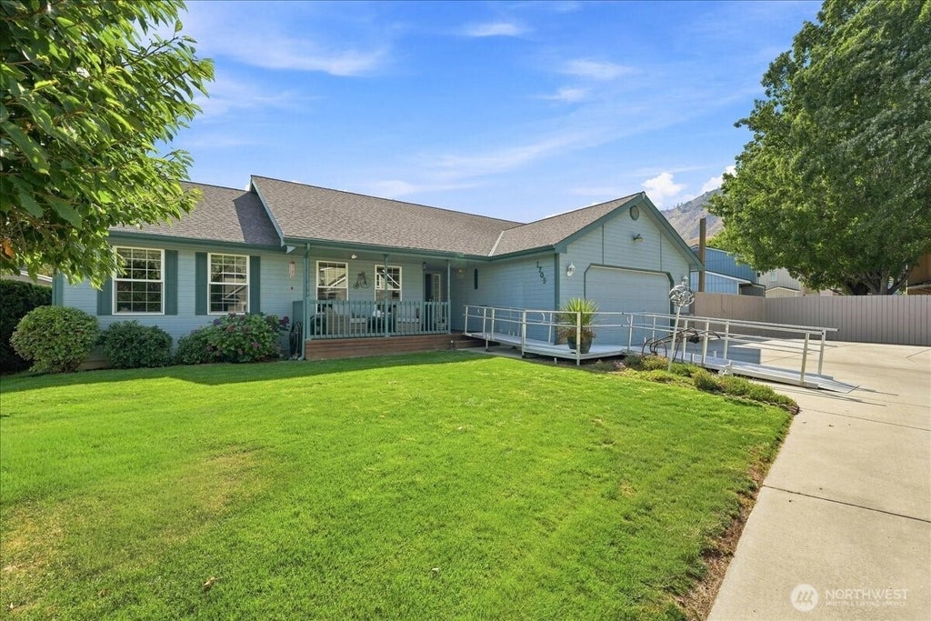 Photo of 1705 Brandi Court, Wenatchee, WA 98822 (MLS # 2575837)