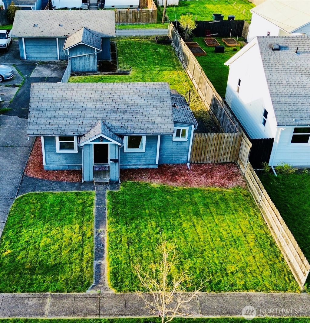 Photo of 3118 Dover Street, Longview, WA 98632 (MLS # 2457189)