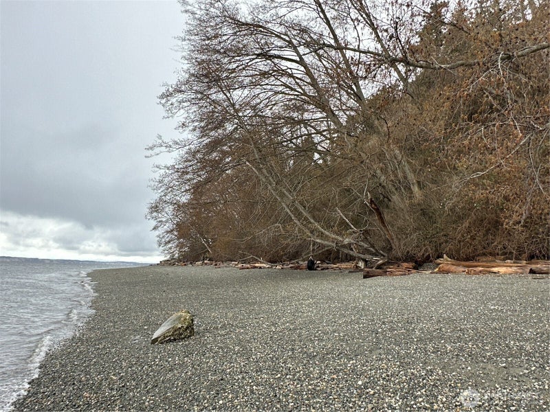 2 Woodland Beach Road