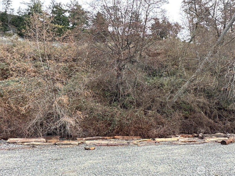 2 Woodland Beach Road