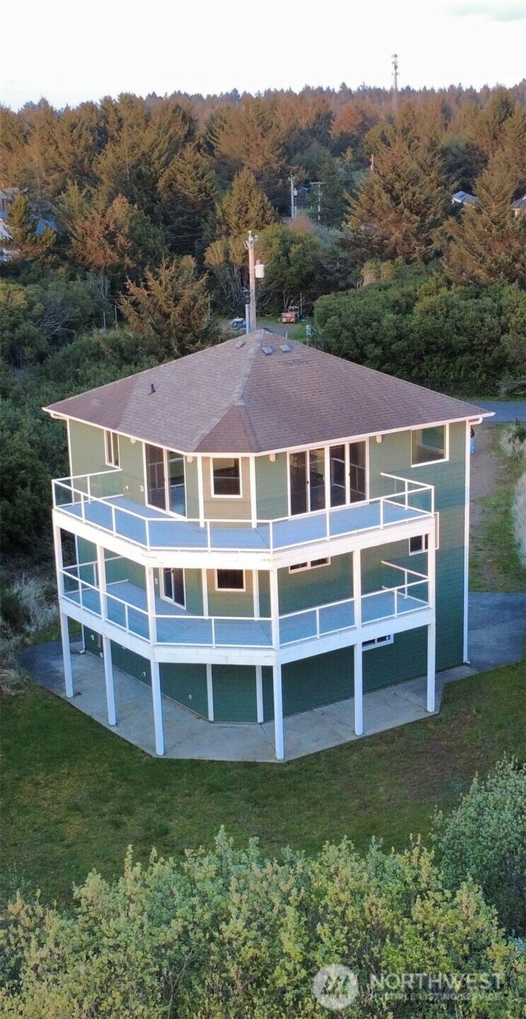 Photo of 189 S Sand Dune Avenue SW, Ocean Shores, WA 98569 (MLS # 2461075)