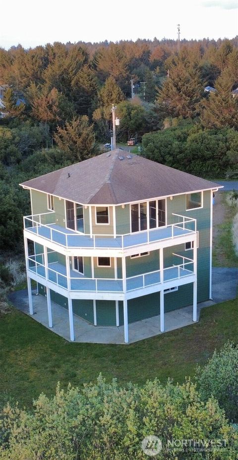 Photo of 189 S Sand Dune Avenue SW, Ocean Shores, WA 98569 (MLS # 2461075)