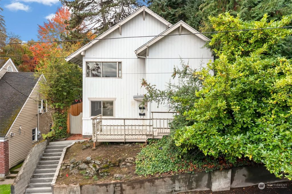 Photo of 415 W Dravus Street, Seattle, WA 98119 (MLS # 2306895)