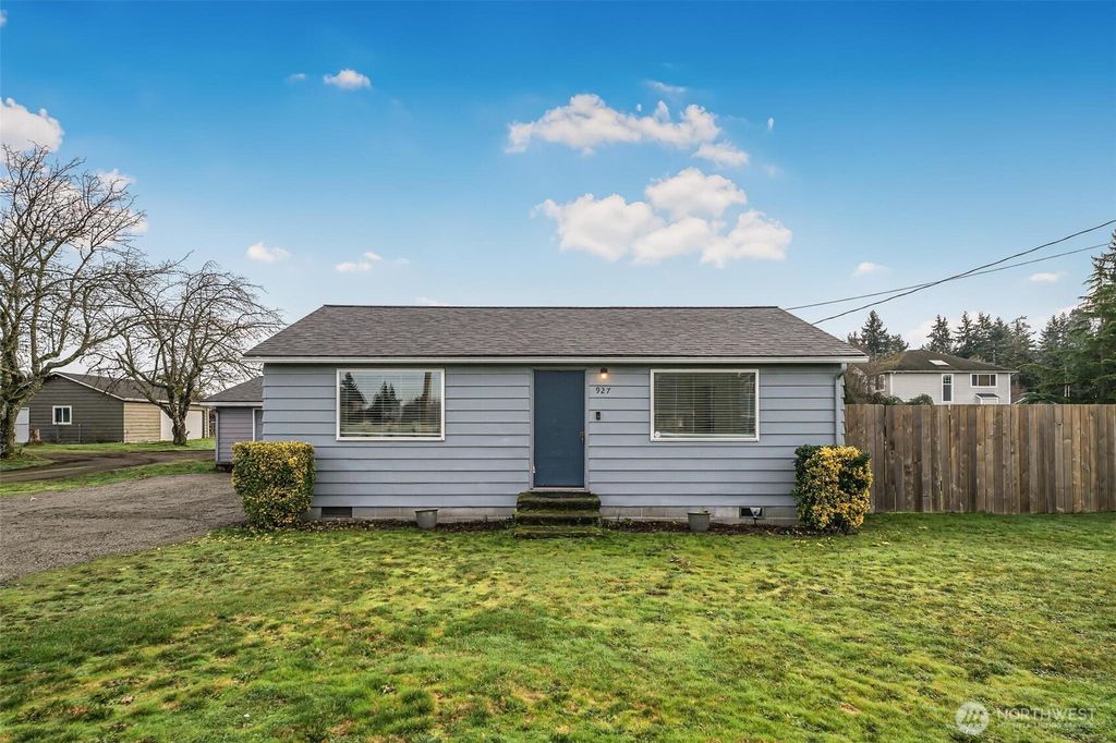 Photo of 927 21st Street SE, Puyallup, WA 98372 (MLS # 2478792)