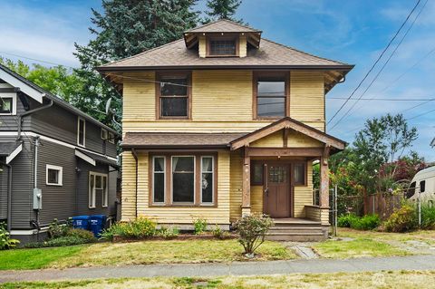 3823 Densmore Avenue N Seattle WA 98103