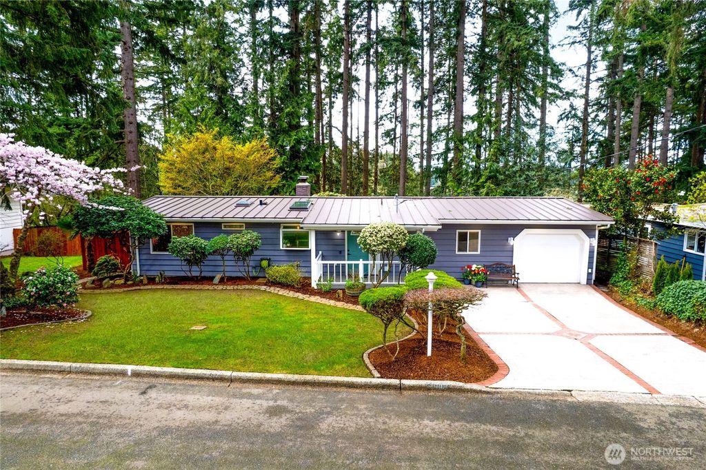 Photo of 3909 151st Avenue SE, Bellevue, WA 98006 (MLS # 2353153)