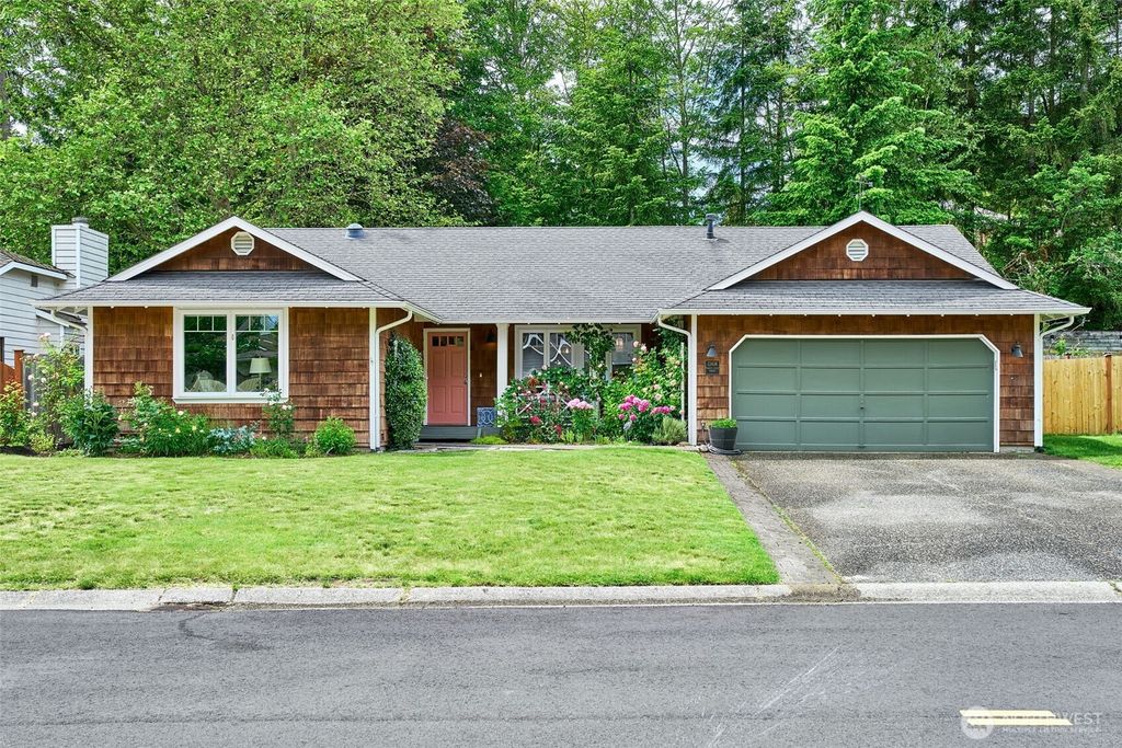 Photo of 13806 25th Avenue SE, Mill Creek, WA 98012 (MLS # 2387123)