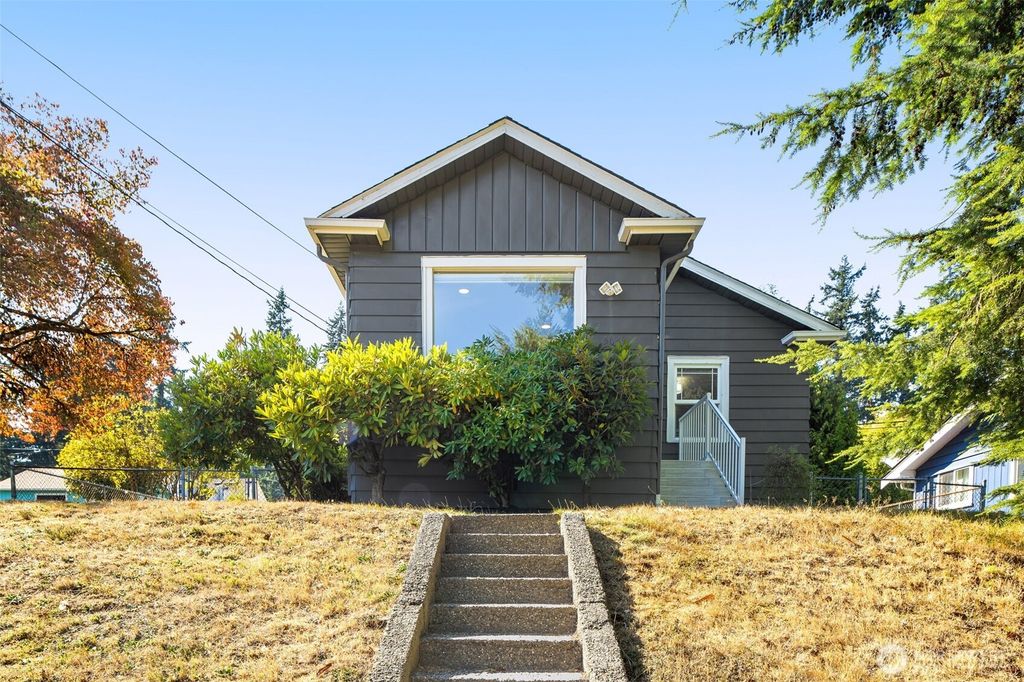 Photo of 5620 Wetmore Avenue, Everett, WA 98203 (MLS # 2453098)