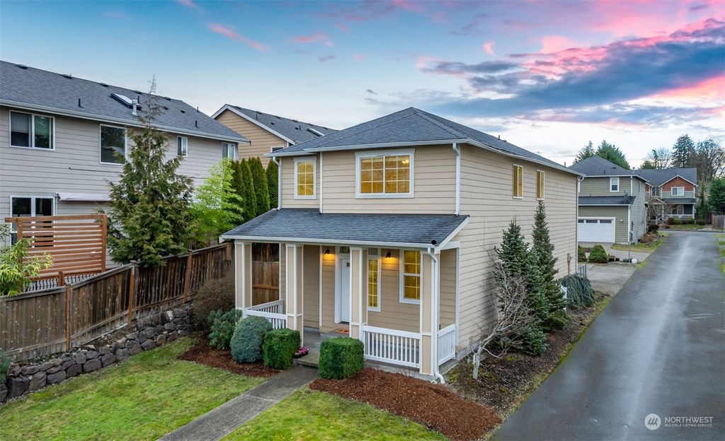 Photo of 320 Graham Avenue NE, Renton, WA 98059 (MLS # 2194394)