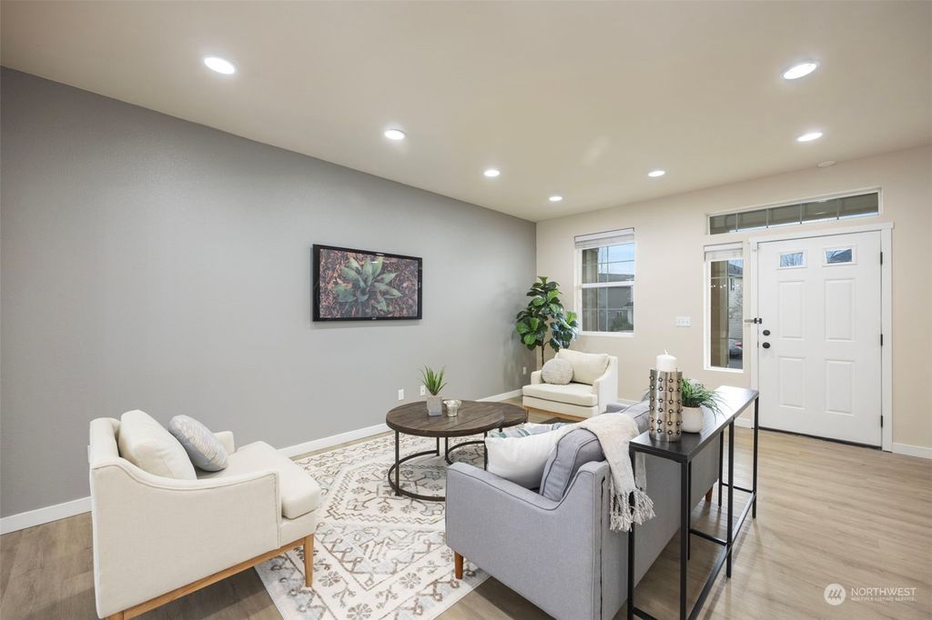 Photo of 320 Graham Avenue NE, Renton, WA 98059 (MLS # 2194394)