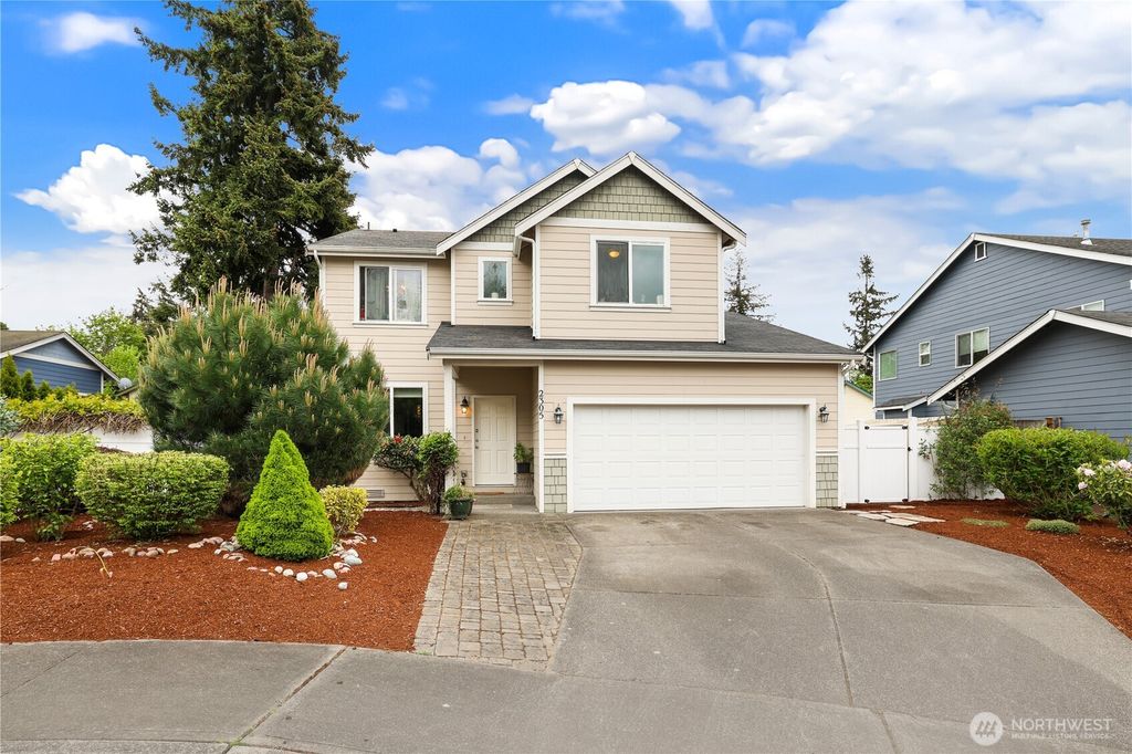 Photo of 2305 S 254th Court, Des Moines, WA 98198 (MLS # 2374348)