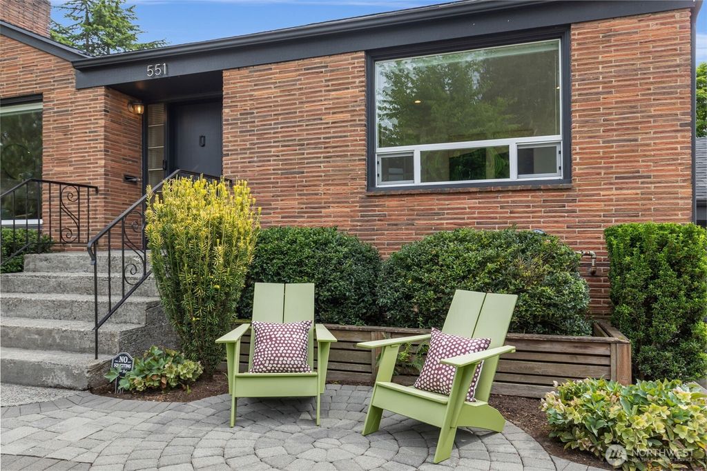 Photo of 551 NE 84th Street, Seattle, WA 98115 (MLS # 2518937)