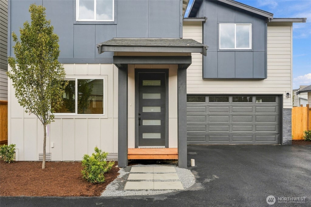 Photo of 5513 Fleming Street #B, Everett, WA 98203 (MLS # 2570925)