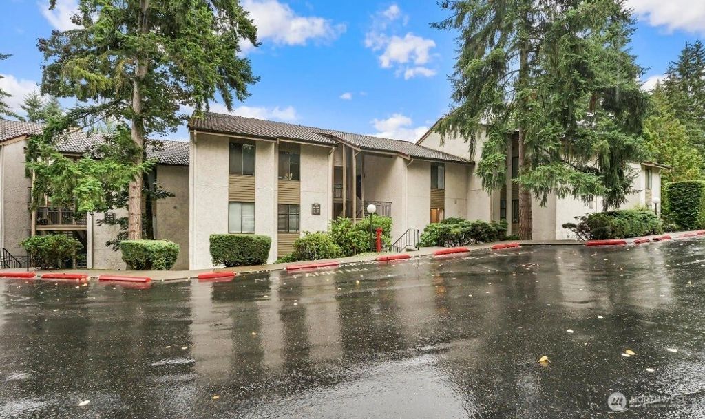 Photo of 10424 NE 32nd Place #C204, Bellevue, WA 98004 (MLS # 2437966)