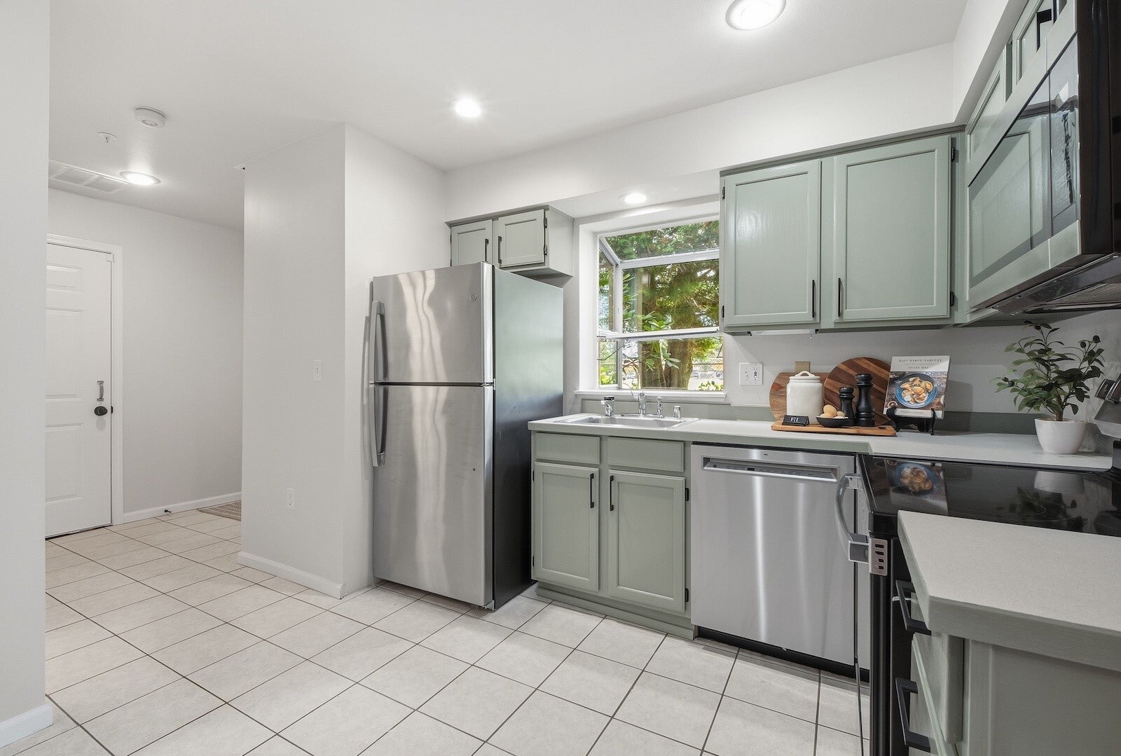 321 SE Orchard Drive 12