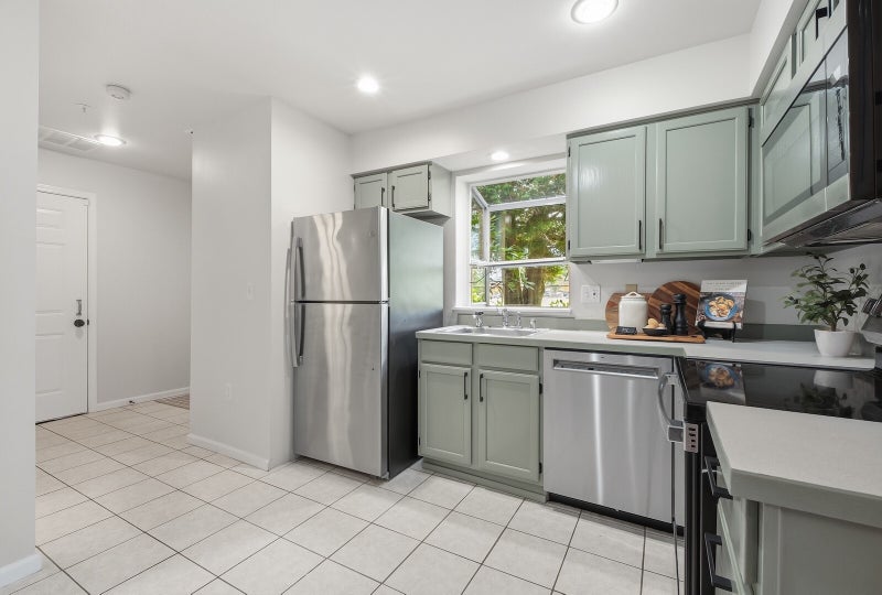 321 SE Orchard Drive 12