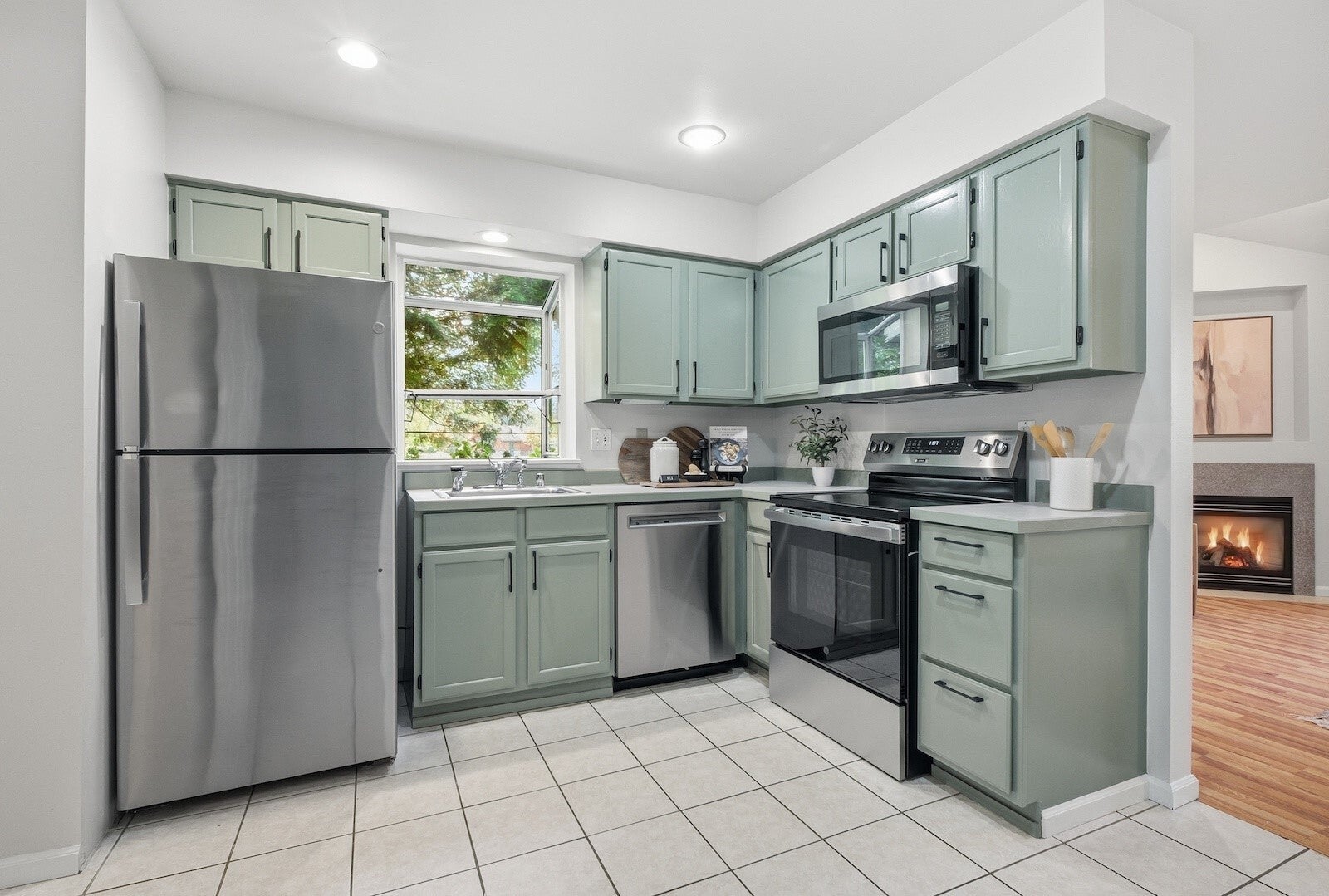 321 SE Orchard Drive 12