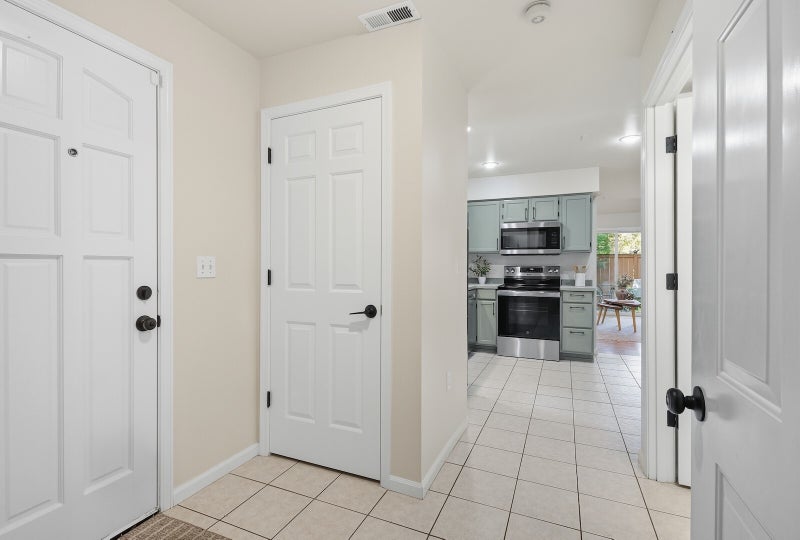 321 SE Orchard Drive 12