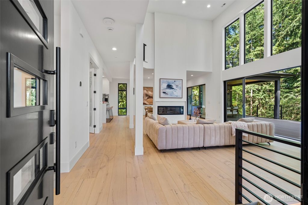 Photo of 17720 SE 63rd Place, Bellevue, WA 98006 (MLS # 2458094)