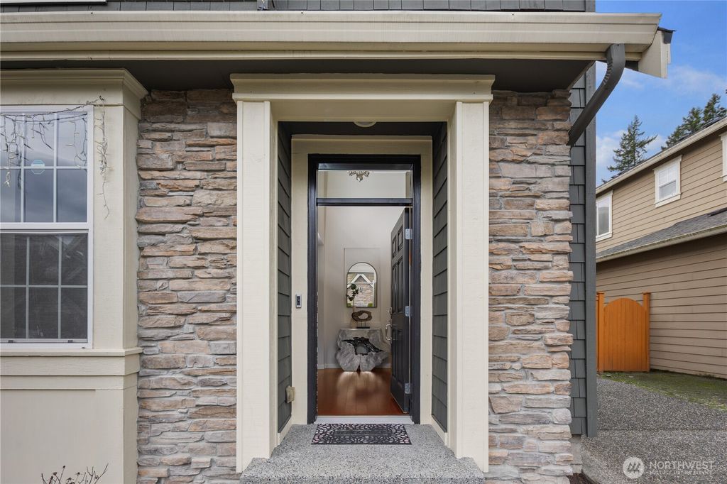 Photo of 18251 NE 111th st St, Redmond, WA 98052 (MLS # 2471673)