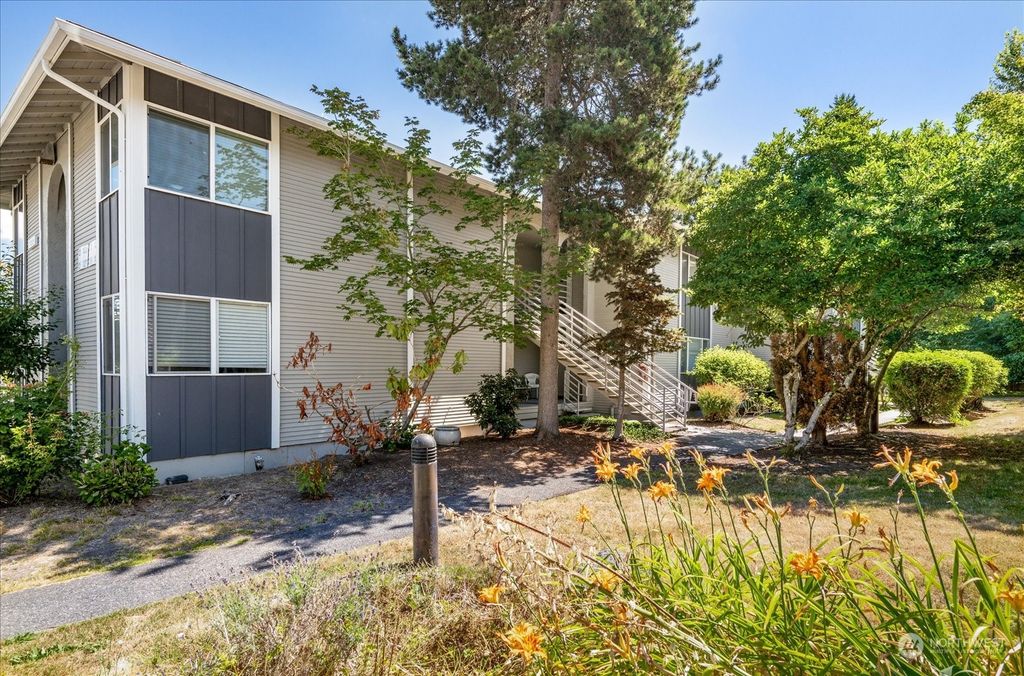 Photo of 17305 NE 45th Street #126, Redmond, WA 98052 (MLS # 2140003)