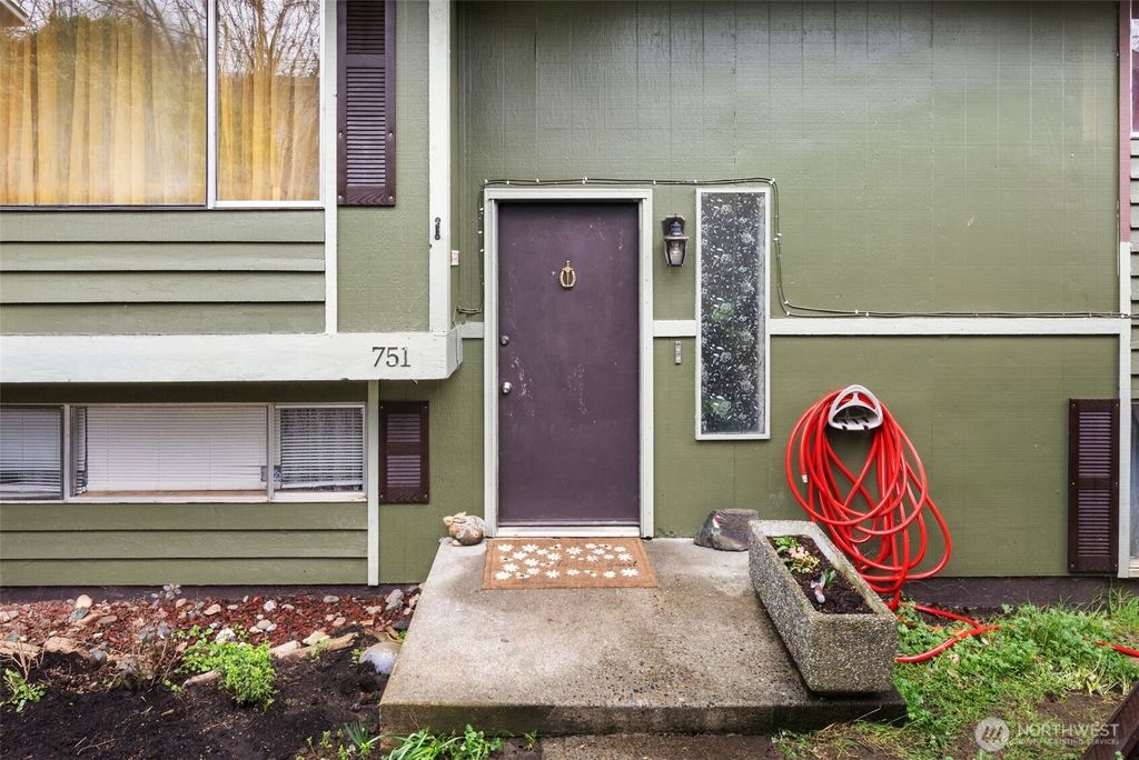 Photo of 751 Peters Street, Raymond, WA 98577 (MLS # 2482867)