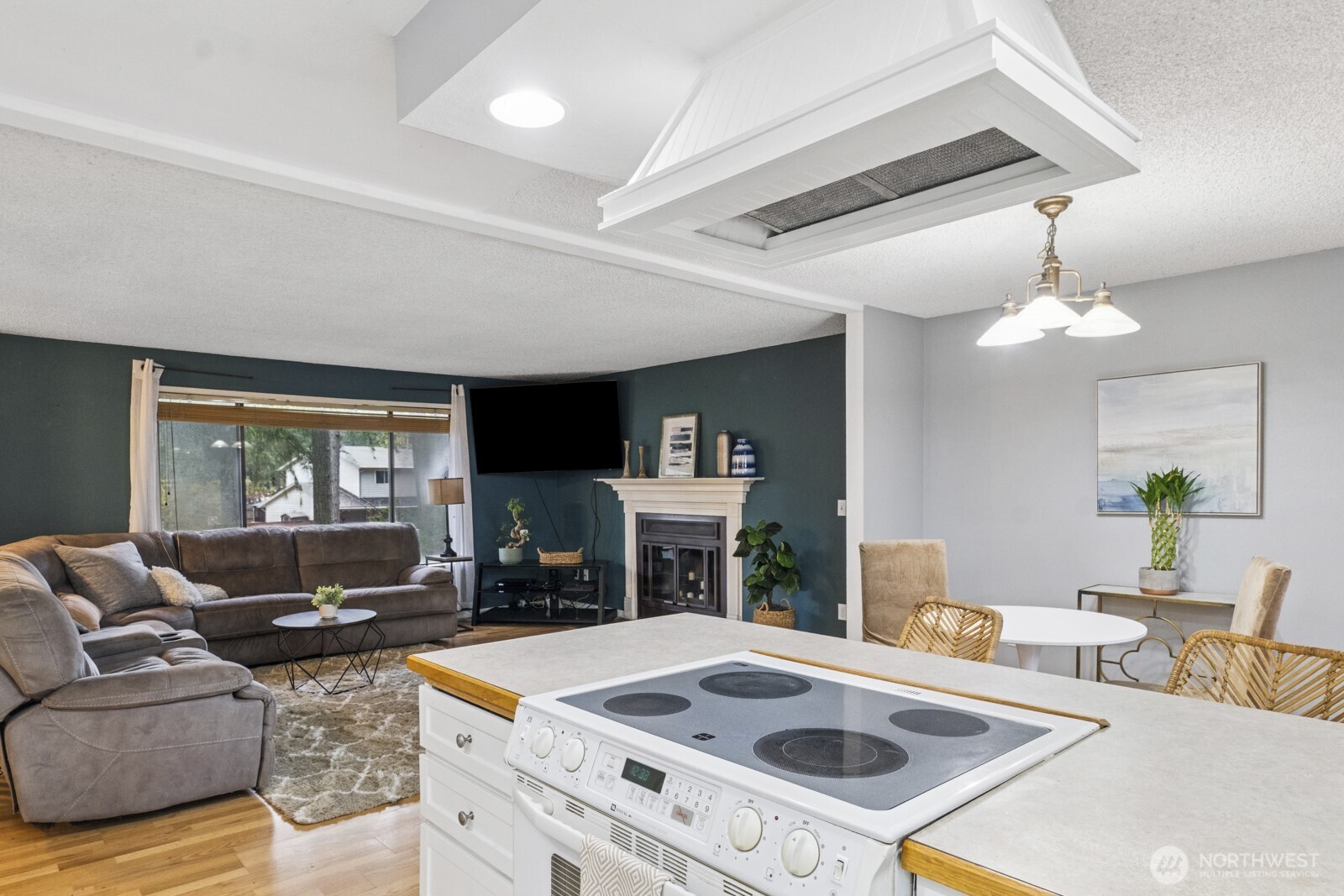 8914 Homestead Avenue NE