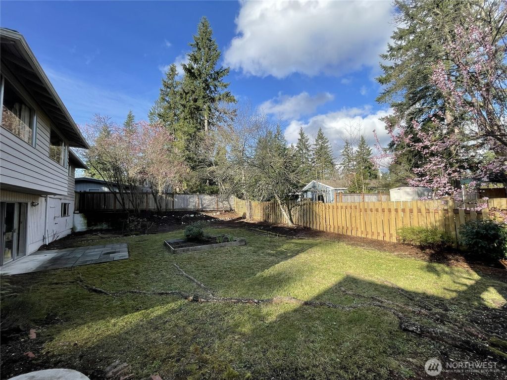 Photo of 626 167th Avenue NE, Bellevue, WA 98008 (MLS # 2525749)